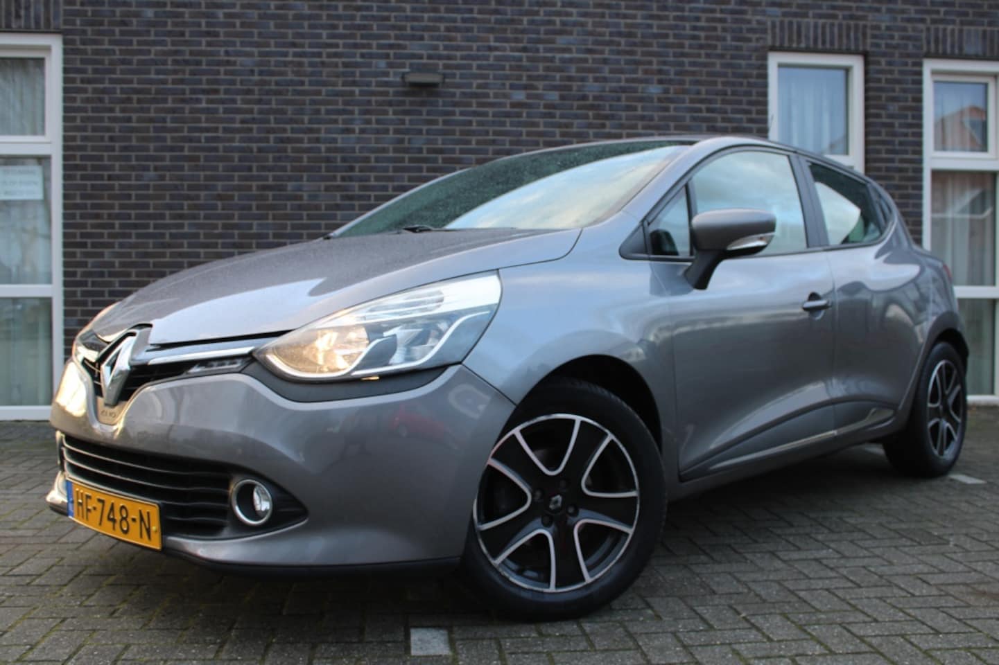 Renault Clio - 1.5 dCi-5 drs-airco-navi-lage km stand !!! - AutoWereld.nl