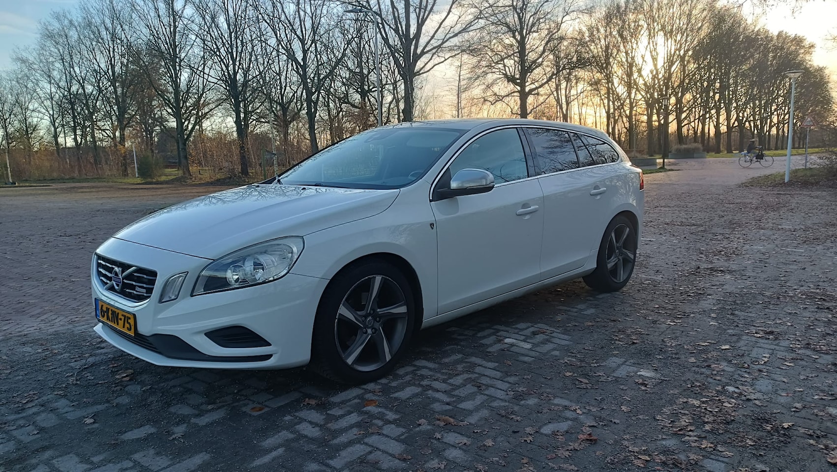 Volvo V60 - 1.6 D2 R-Design - AutoWereld.nl