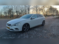 Volvo V60 - 1.6 D2 R-Design