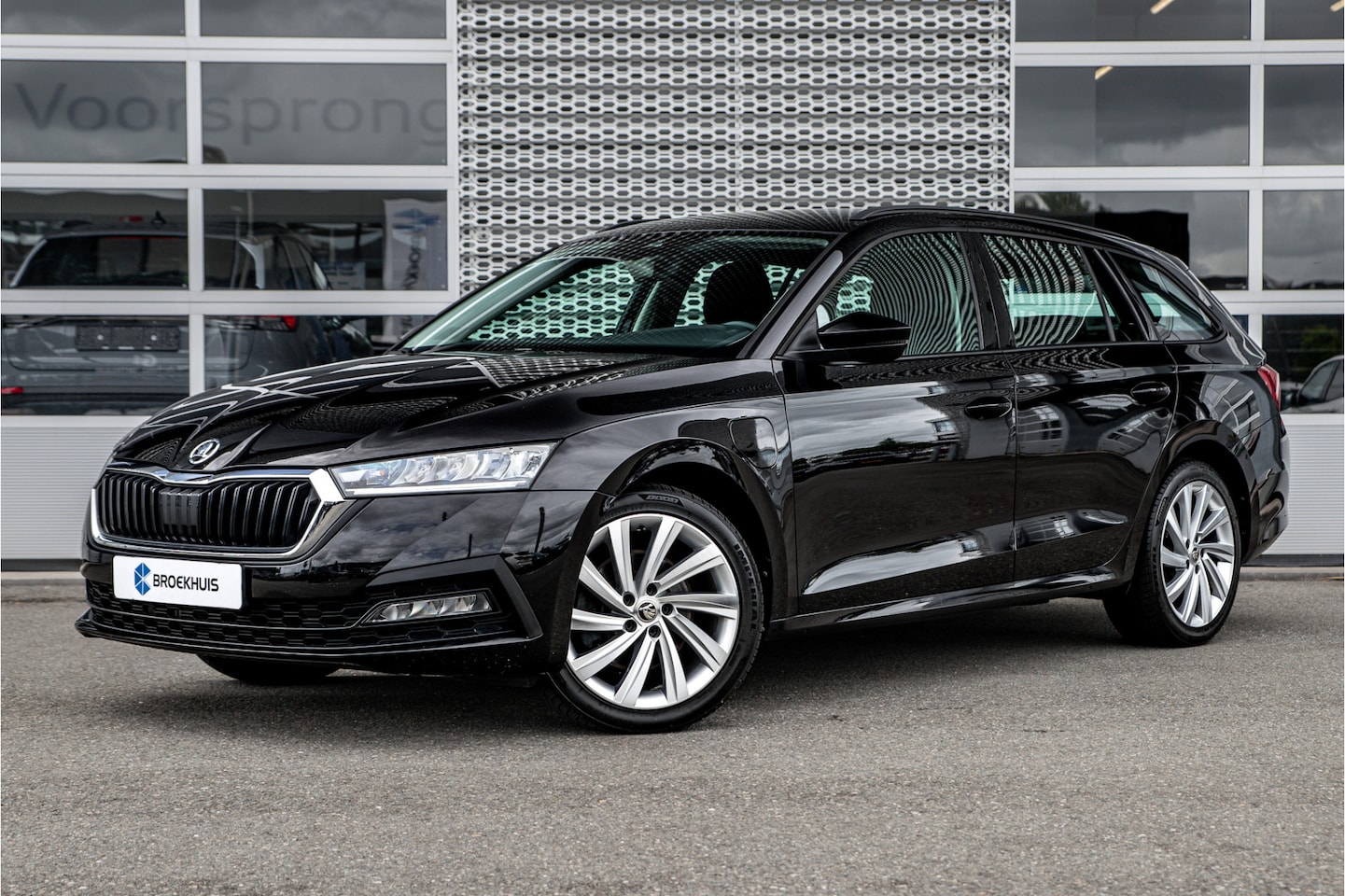 Skoda Octavia Combi - 1.4 TSI iV PHEV Business Edition | Carplay | Navigatie | Cruise control - AutoWereld.nl