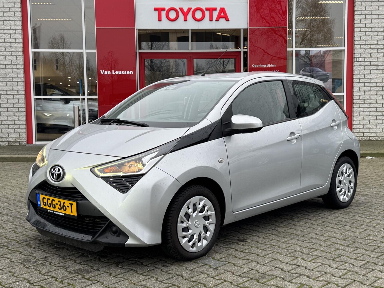 Toyota Aygo X - X-PLAY APPLE/ANDROID ALL-SEASON AIRCO CAMERA DAB+ SAFETY-PAKKET - AutoWereld.nl