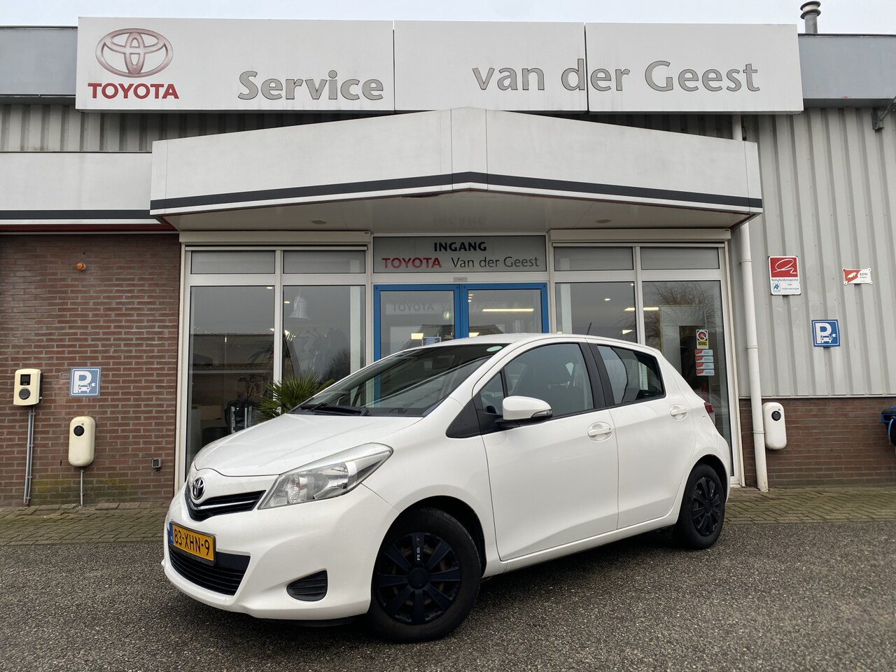 Toyota Yaris - 1.0 VVT-i Aspiration 1.0 VVT-i Aspiration - AutoWereld.nl