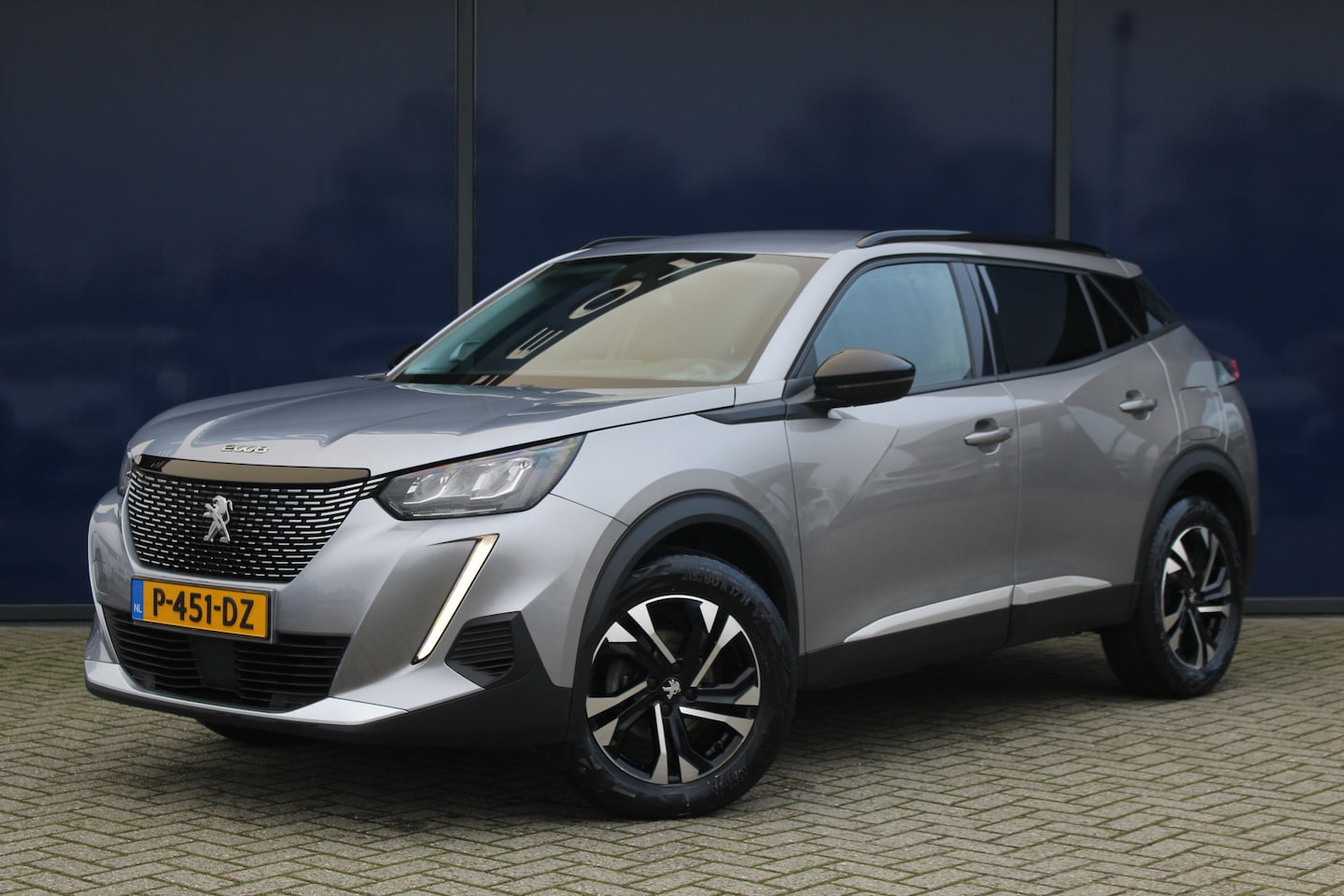 Peugeot 2008 - 1.2 130Pk Allure Pack | Automaat | Camera | Navigatie | 17'' Lichtmetaal | 3D dashboard | - AutoWereld.nl