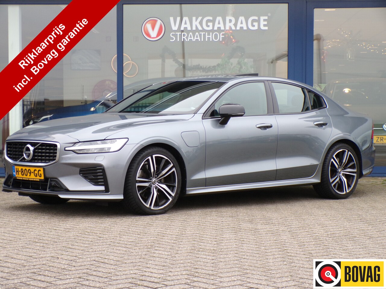 Volvo S60 - 2.0 T8 AWD Twin Engine R-Design, Trekhaak / Schuifdak / Camera 360 / HUD / Harman Kardon / - AutoWereld.nl