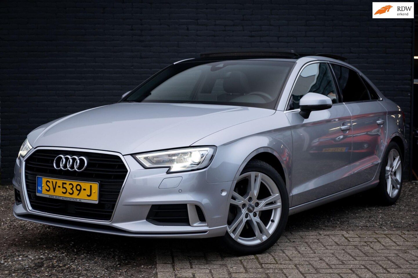 Audi A3 Limousine - 1.5 TFSI CoD Sport | Pano | Carplay | ACC - AutoWereld.nl