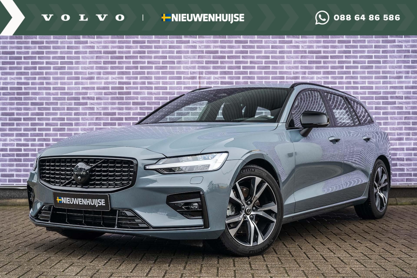 Volvo V60 - B3 Automaat Plus Dark | Trekhaak | Parkeerverwarming | 360° Camera | Harman Kardon audio | - AutoWereld.nl