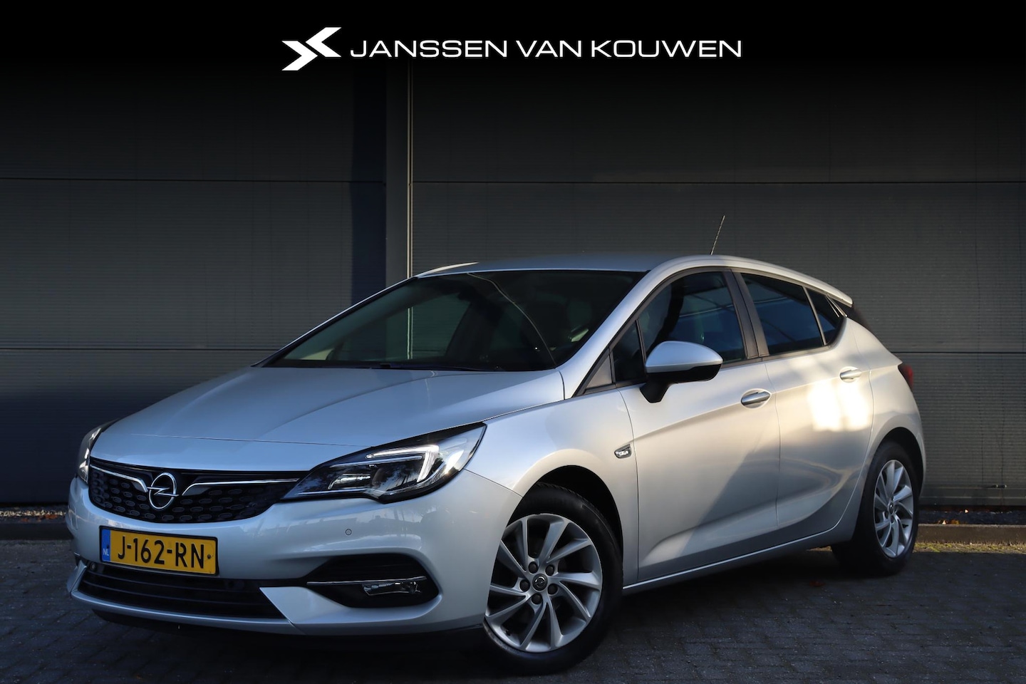 Opel Astra - 1.2T 130PK Business Edition / Climate Control / AGR / Parkeersensoren Voor en Achter / - AutoWereld.nl