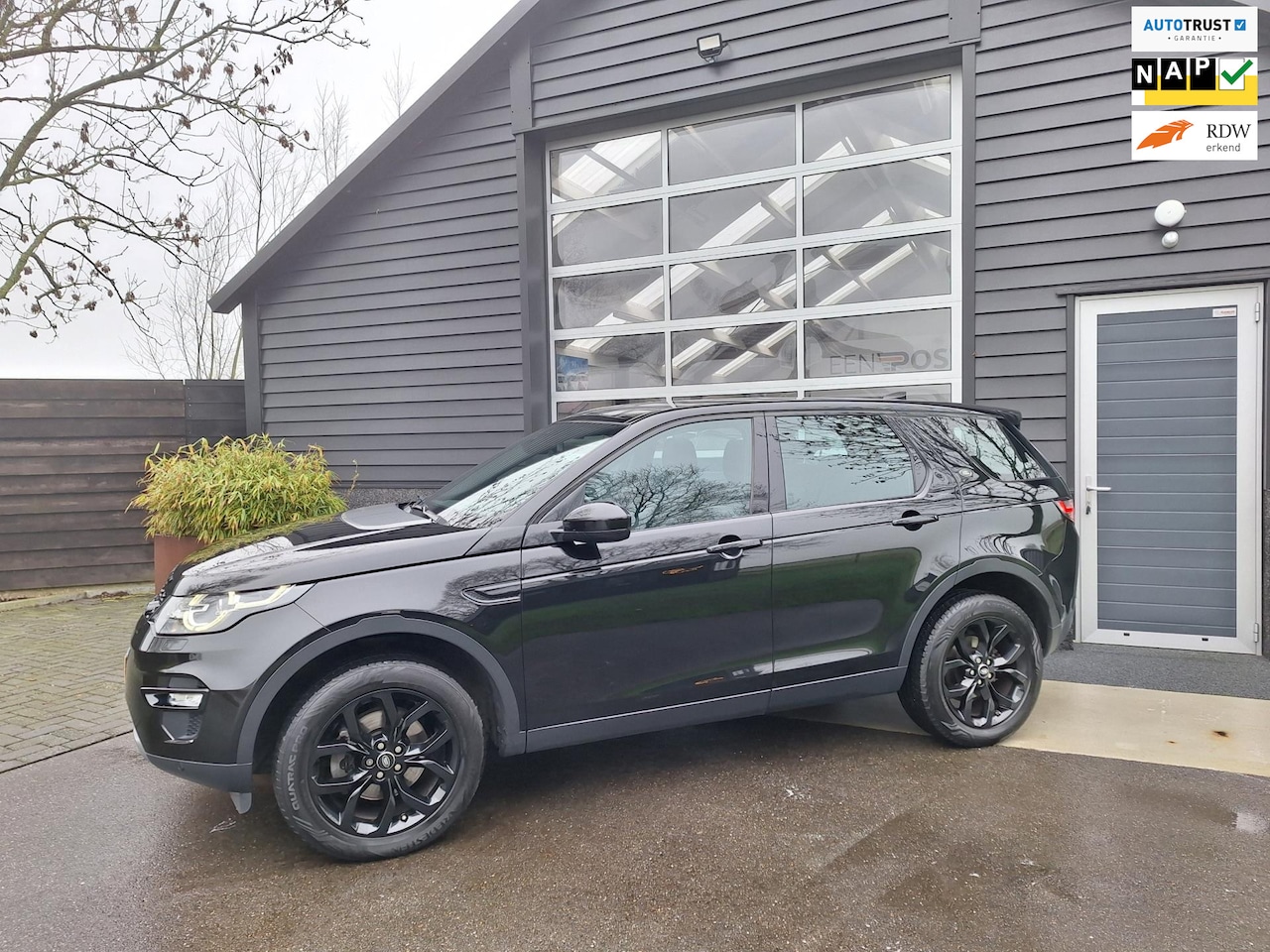 Land Rover Discovery Sport - 2.0 TD4 HSE NL-Auto ! 2e Eigenaar ! Dealeronderhouden ! Panorama-dak, Adap. Cruise-Control - AutoWereld.nl