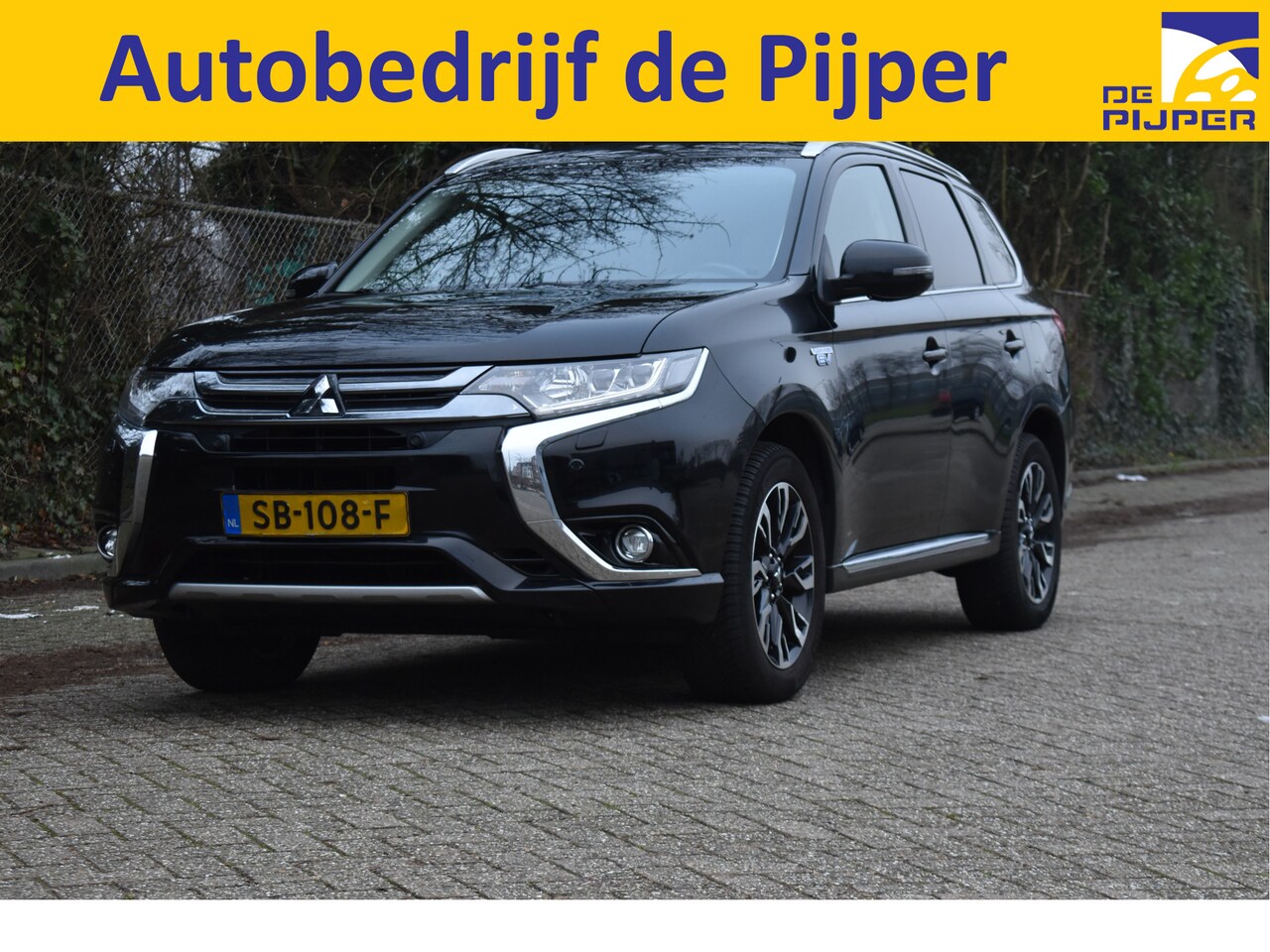 Mitsubishi Outlander - 2.0 PHEV Premium 4WD | NL-Auto | Camera | Trekhaak | Carplay | Keyless | Stoel- & stuurver - AutoWereld.nl