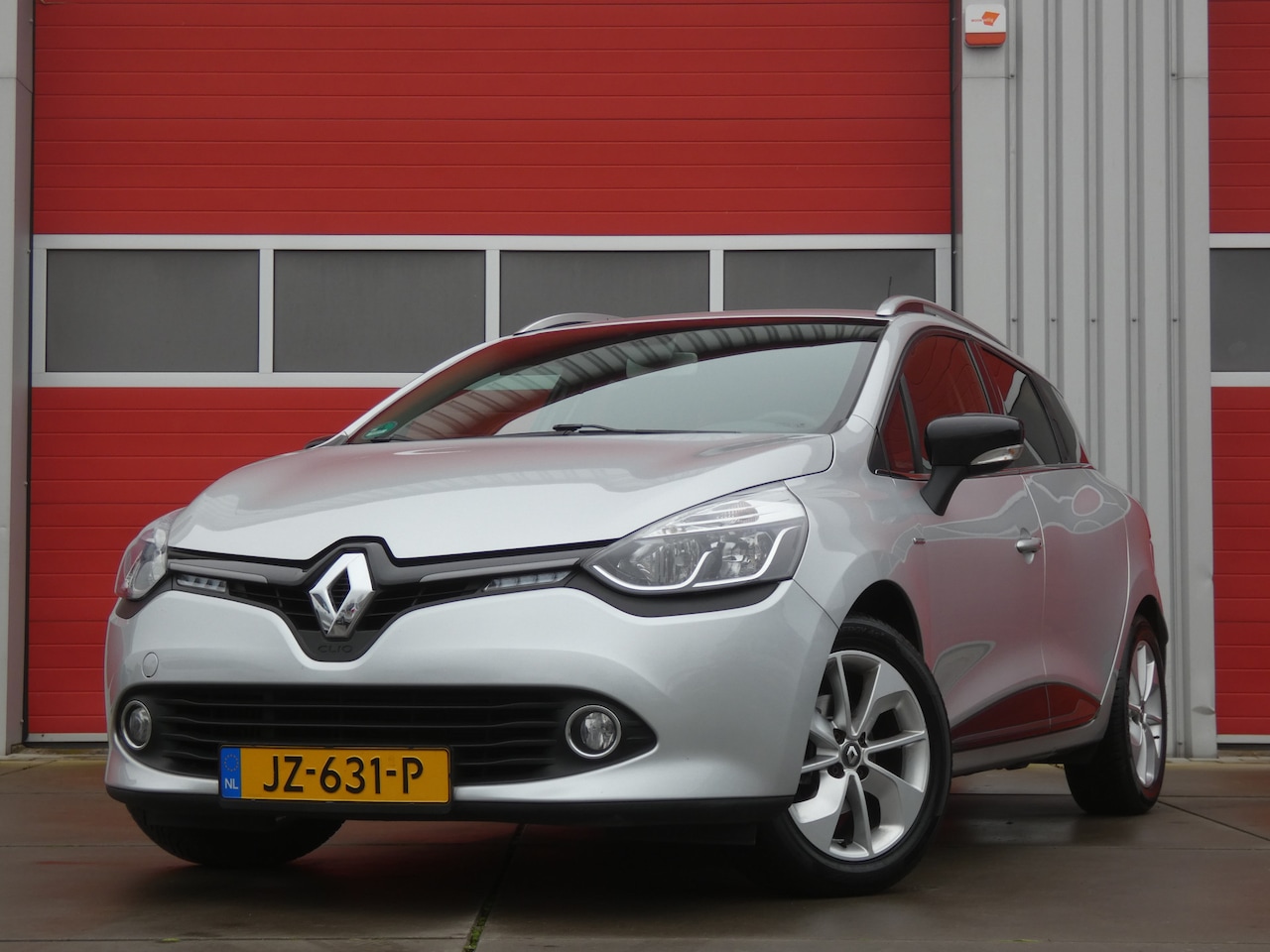 Renault Clio Estate - 0.9 TCe Limited/ lage km/ zeer mooi! - AutoWereld.nl