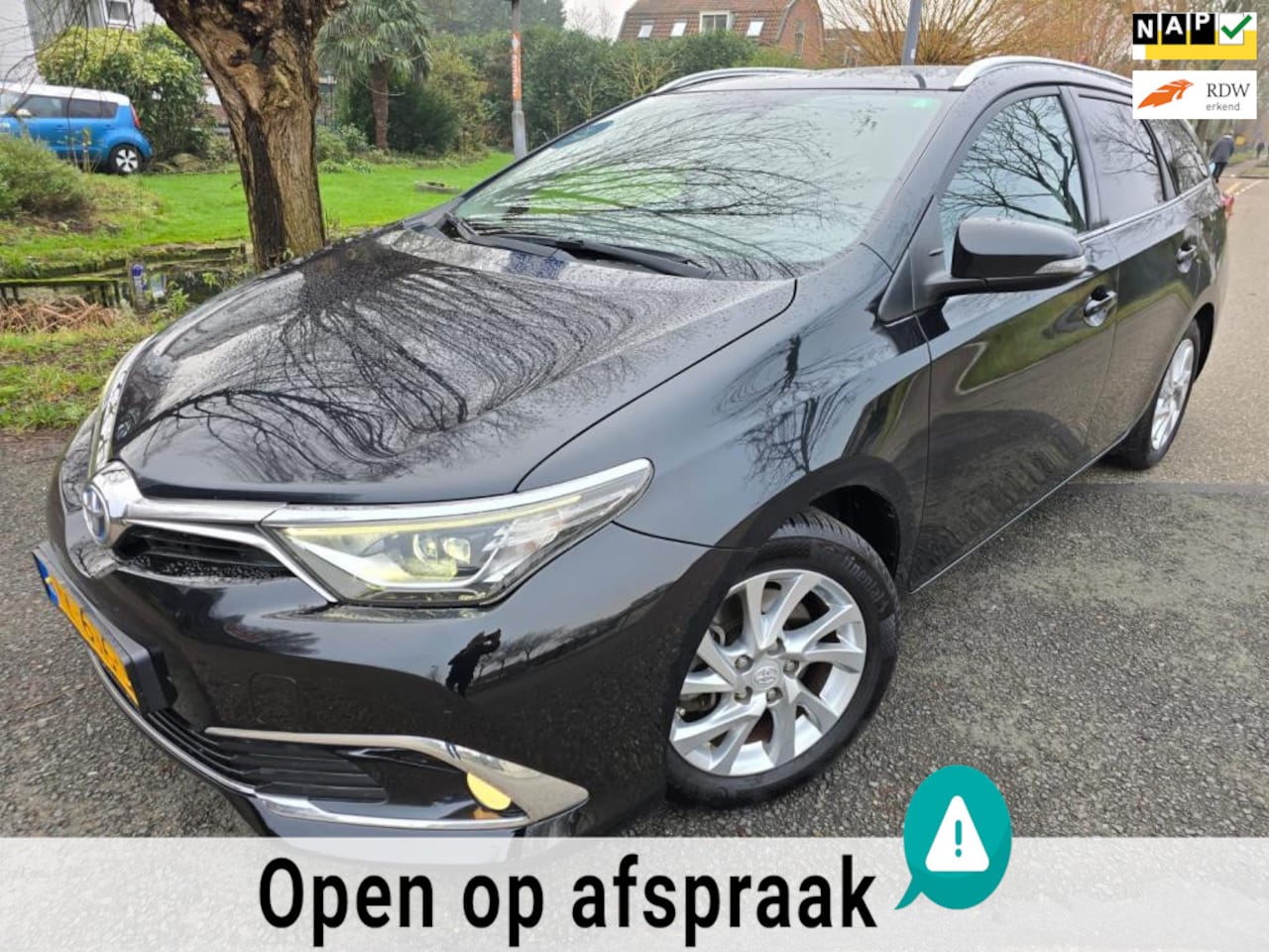 Toyota Auris Touring Sports - 1.8 Hybrid/Executive/Navi/Clima/PDC v+a/Panorama - AutoWereld.nl