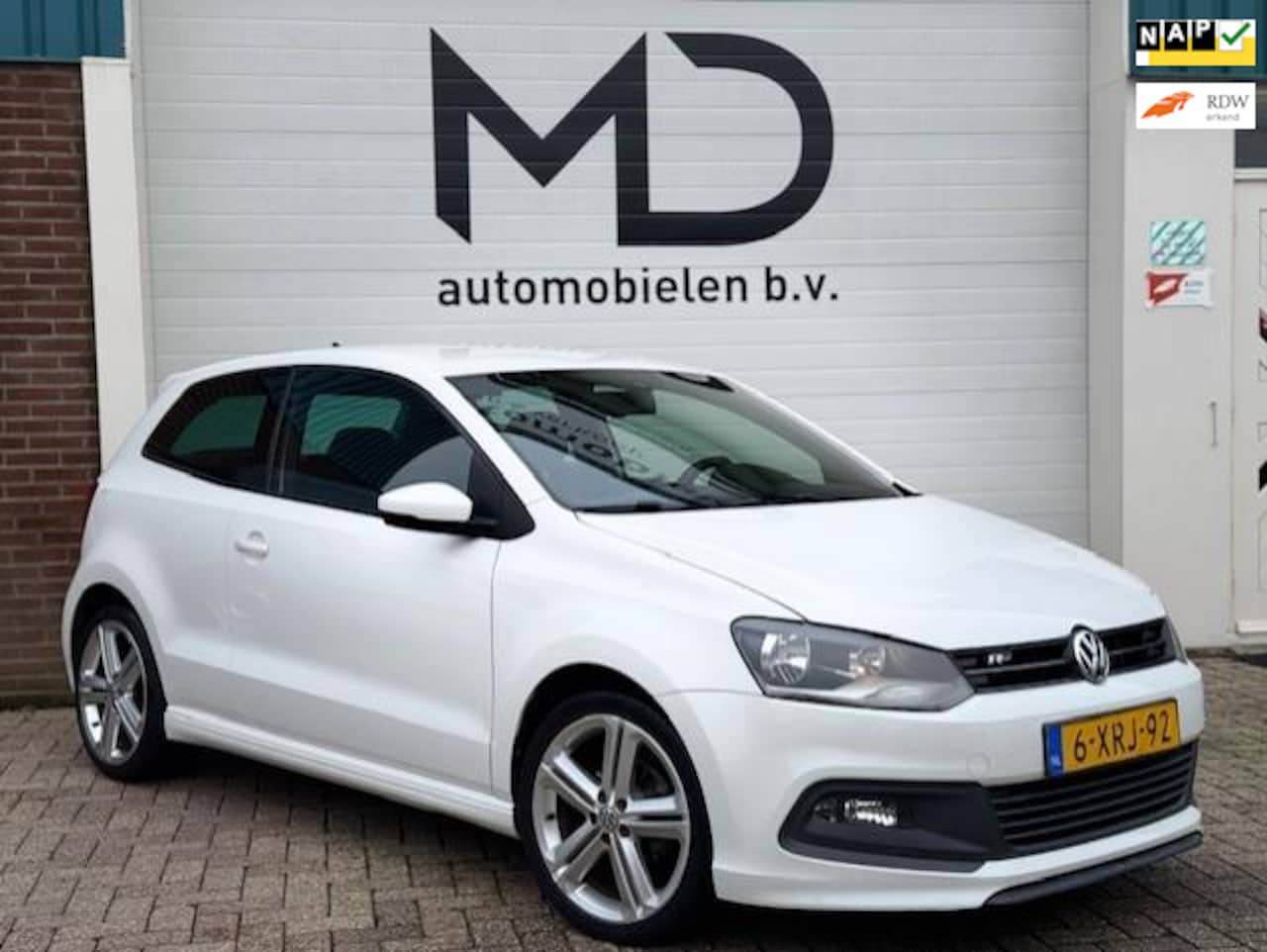 Volkswagen Polo - 1.2 TSI Highline R-Line - Navi -Clima-Cruise - AutoWereld.nl