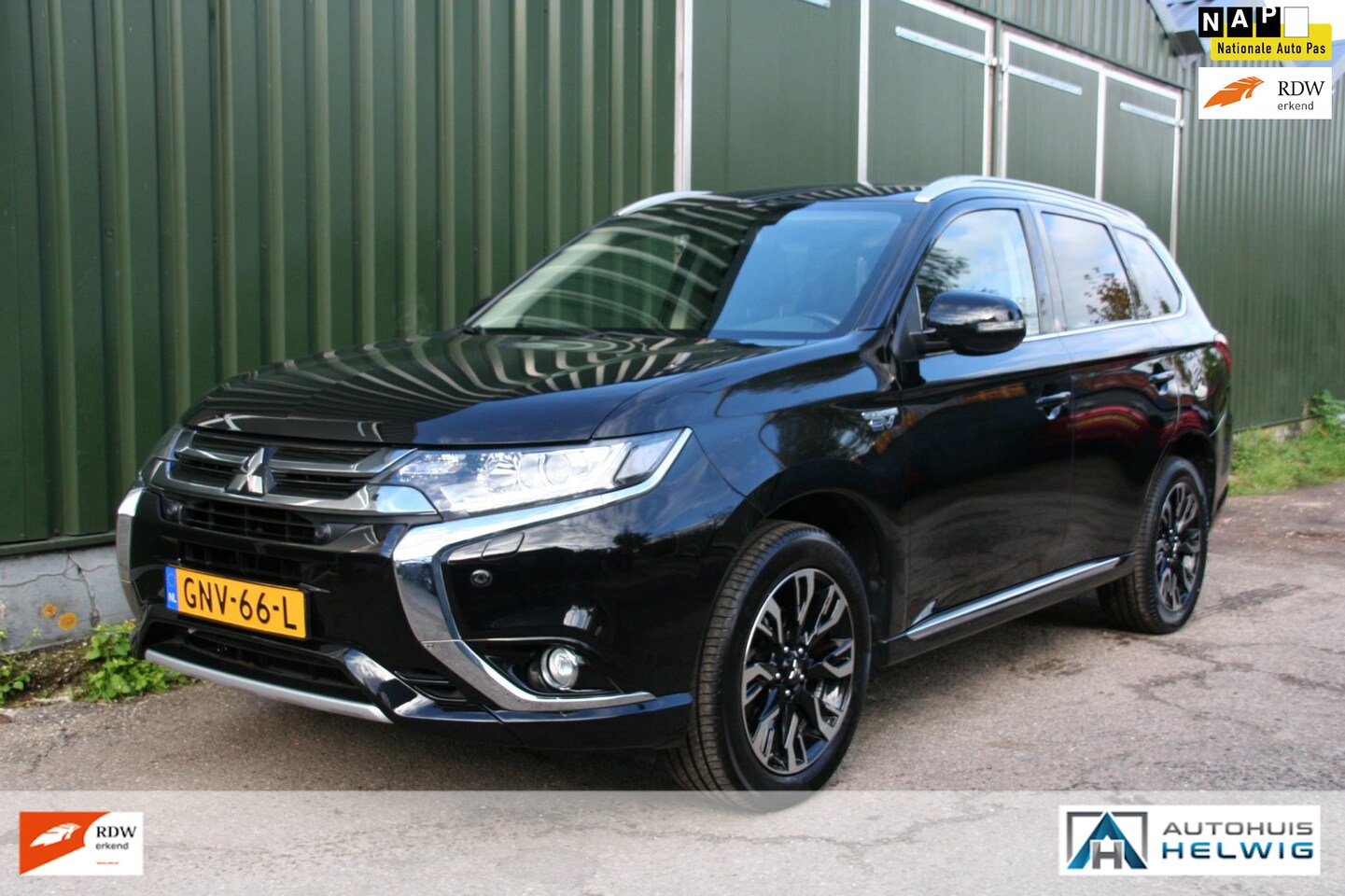 Mitsubishi Outlander - 2.0 PHEV instyle LEER, NAVIGATIE, CLIMATE CONTROLE - AutoWereld.nl