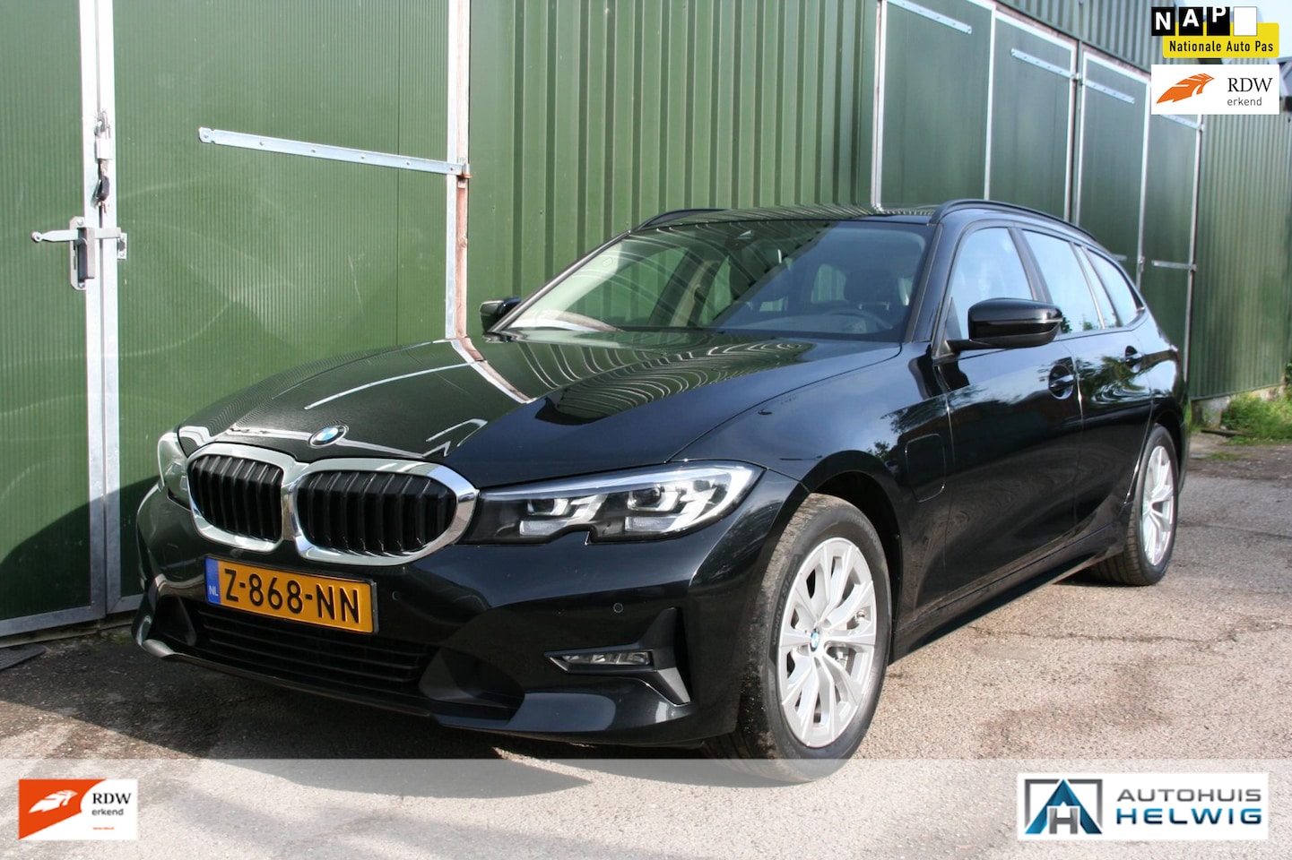 BMW 3-serie Touring - 330e High Executive 330e High Executive, M-PACK , PANORAMADAK, NAVIGATIE - AutoWereld.nl