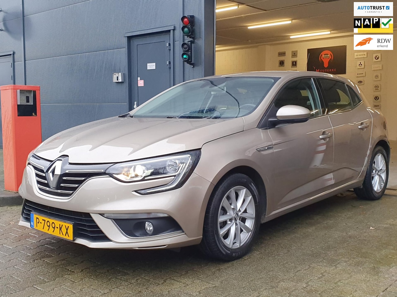 Renault Mégane - 1.2 TCe Limited / DEALER ONDERH. / KEYLESS / AFN. TREKH. / LEDER-ALCANTARA / SFEERVERL. / - AutoWereld.nl