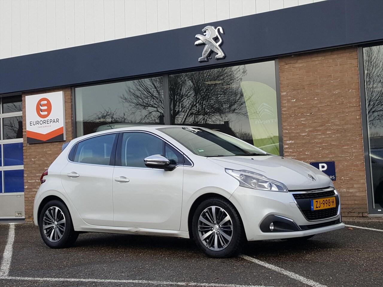 Peugeot 208 - ALLURE 1.2-110pk 5D (VOL)AUTOMAAT(EAT6) Navigatie&Bluetooth&AppleCarPlay&AndroidAuto | Cru - AutoWereld.nl