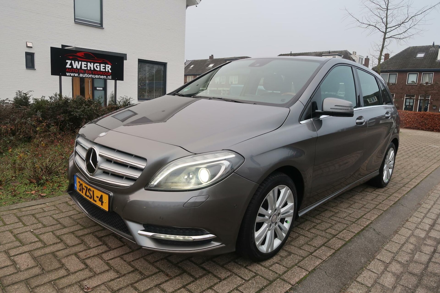 Mercedes-Benz B-klasse - 250 Aut 211PK|MEMORY|TREKHAAK|NAVIGATIE|DODEHOEK|RIJSTROOK|XENON-LED|PERFECT ONDERHOUDEN - AutoWereld.nl