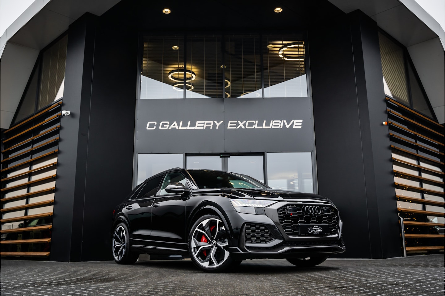 Audi RSQ8 - 4.0 TFSI quattro Dynamic + | Panorama | Carbon | Luchtvering | B&O + | HUD - AutoWereld.nl