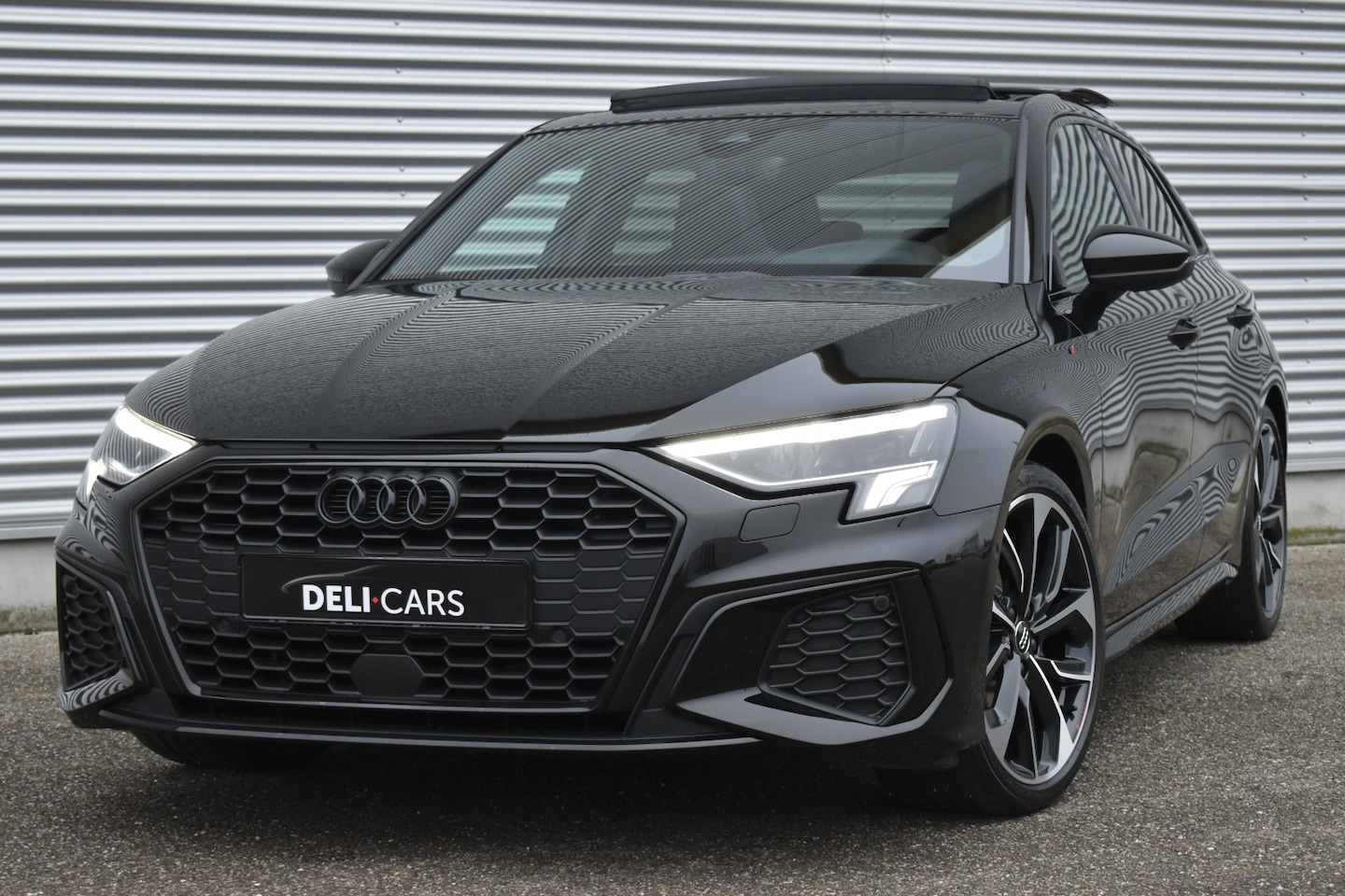 Audi A3 Sportback - 35 TFSI S-Line Black-edition 150 pk | Pano | Virtual | Apple | - AutoWereld.nl