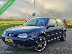 Volkswagen Golf - 2.3 V5 Highline