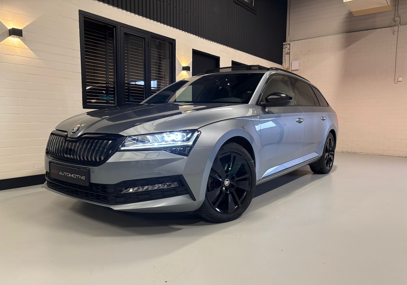 Skoda Superb Combi - 1.4 TSI iV 218 PK | Sportline | Pano | Chrystal Lighting | Sportstoelen | Memory | Keyless - AutoWereld.nl