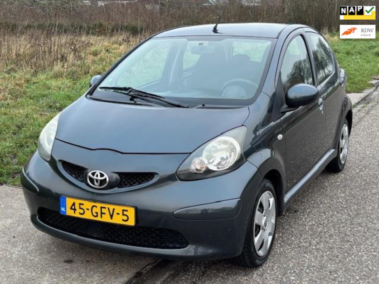 Toyota Aygo - 1.0-12V + 5-Drs Stuurbekrachtiging Electric pakket Audio/CD ABS EBD Colorpakket Getint gla - AutoWereld.nl