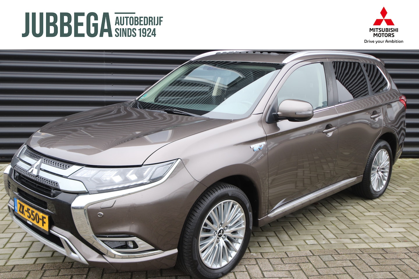 Mitsubishi Outlander - 2.4 PHEV Intense+ Schuifdak, E.achterklep, NL-Auto - AutoWereld.nl