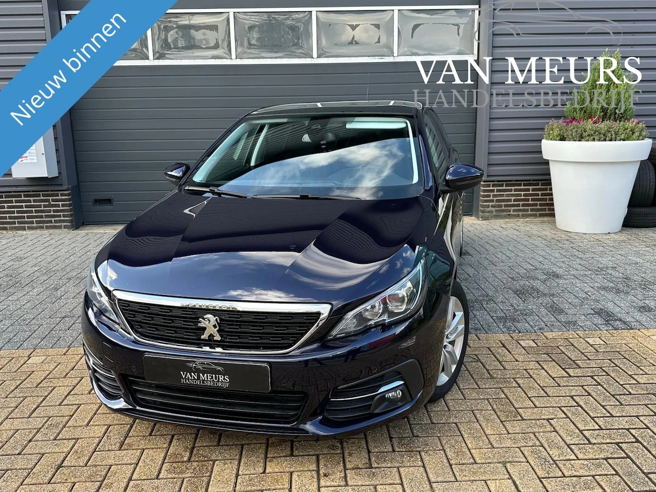 Peugeot 308 - 1.2 PureTech Blue Lease Executive 1.2 PureTech Blue Lease Executive, Pano, Navigatie, Airco, 5 deur APK 07-2026 - AutoWereld.nl