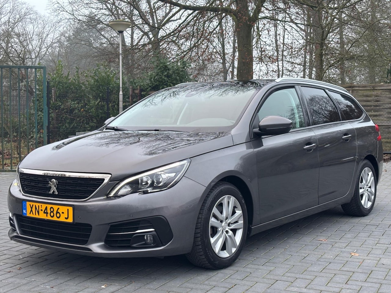 Peugeot 308 SW - 1.2 PureTech Blue Lease Executive Clima Pano PDC NAP - AutoWereld.nl