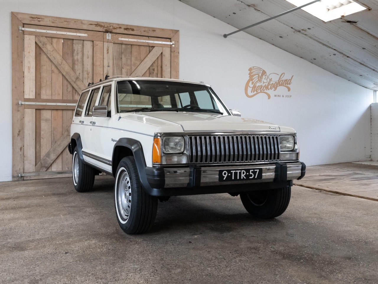 Jeep Wagoneer - XJ - Cherokee 500 Ready to go - AutoWereld.nl