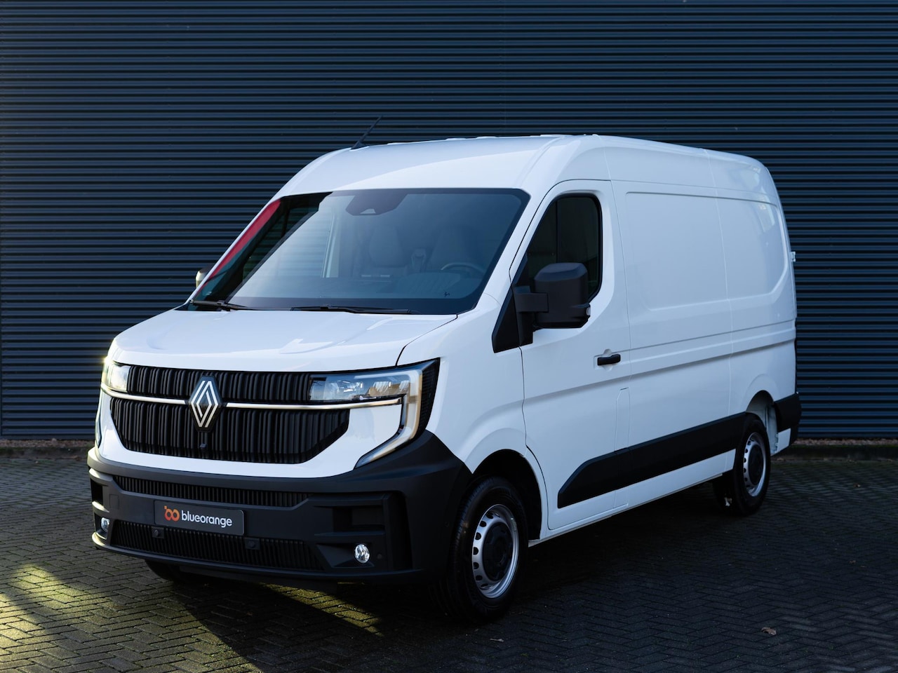 Renault Master - 2.0 dCi 150PK L2H2 handgeschakeld Led, achteruitrijcamera, Lane assist, 2500kg trekgewicht - AutoWereld.nl