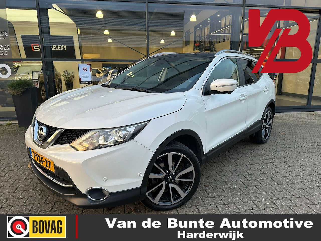 Nissan Qashqai - 1.2 Tekna *Trekhaak & Pano* - AutoWereld.nl