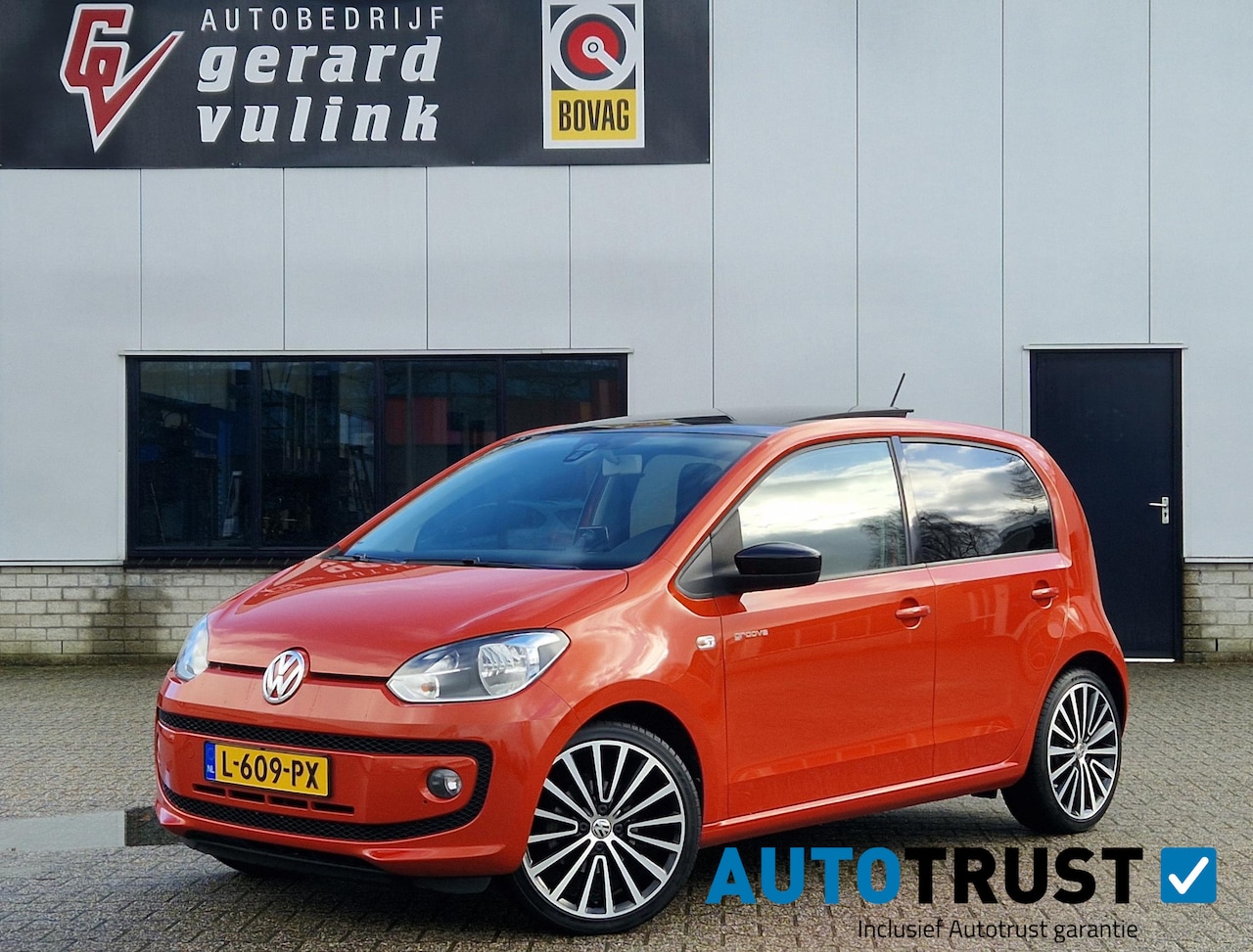 Volkswagen Up! - 1.0 groove up! PANORAMA STOELVERWARM PDC CRUISE - AutoWereld.nl