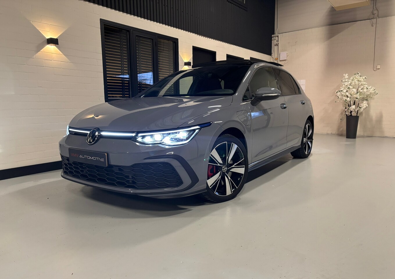 Volkswagen Golf - 1.4 eHybrid GTE | Pano | Cam | IQ - light | Dodehoekherkenning | CarPlay | Sfeerverlichtin - AutoWereld.nl