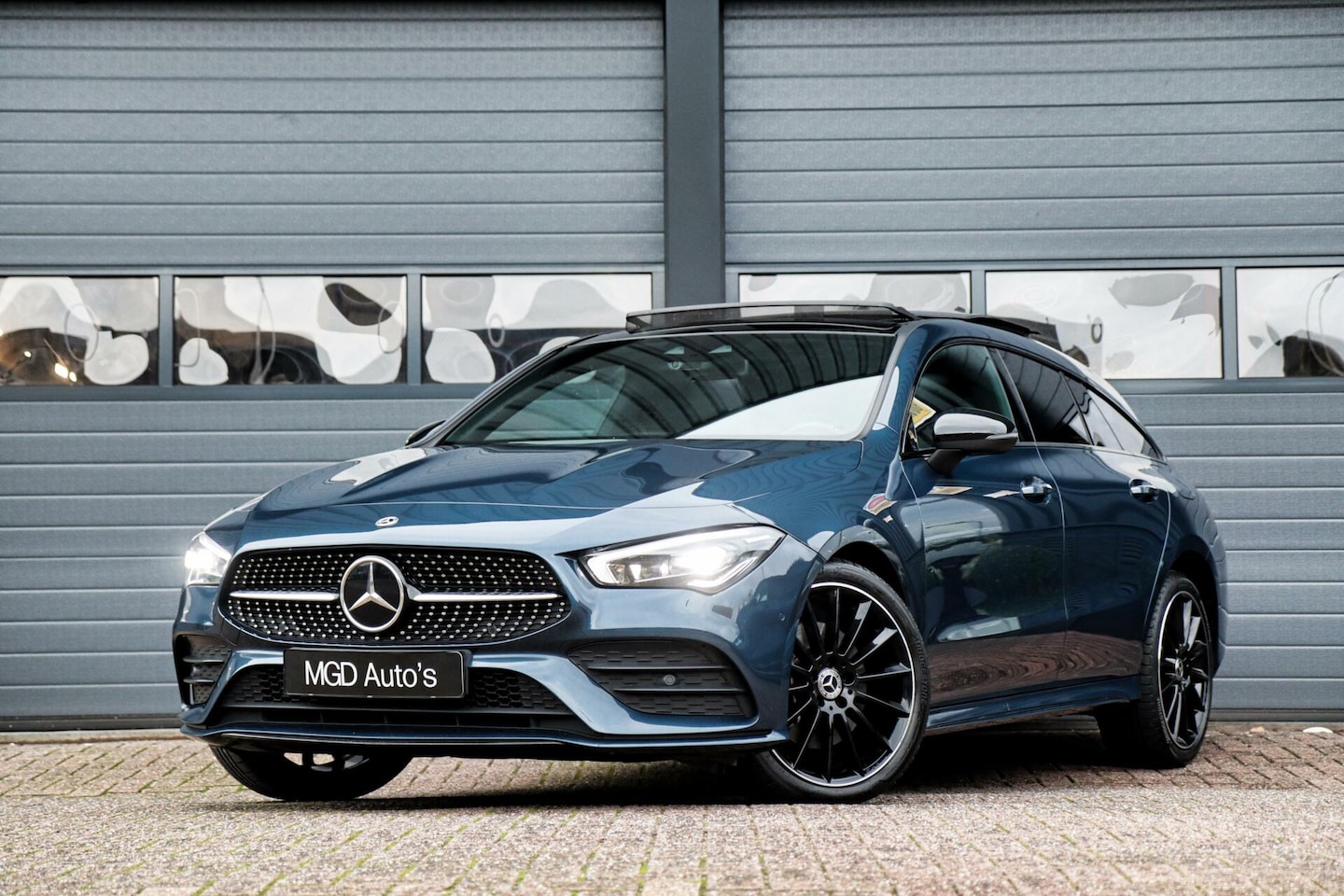 Mercedes-Benz CLA-klasse Shooting Brake - 250e AMG-Pakket /PANODAK/HUD/MEMORY/SFEERVERL./CARPLAY/STOELVERW./KEYLESS! - AutoWereld.nl