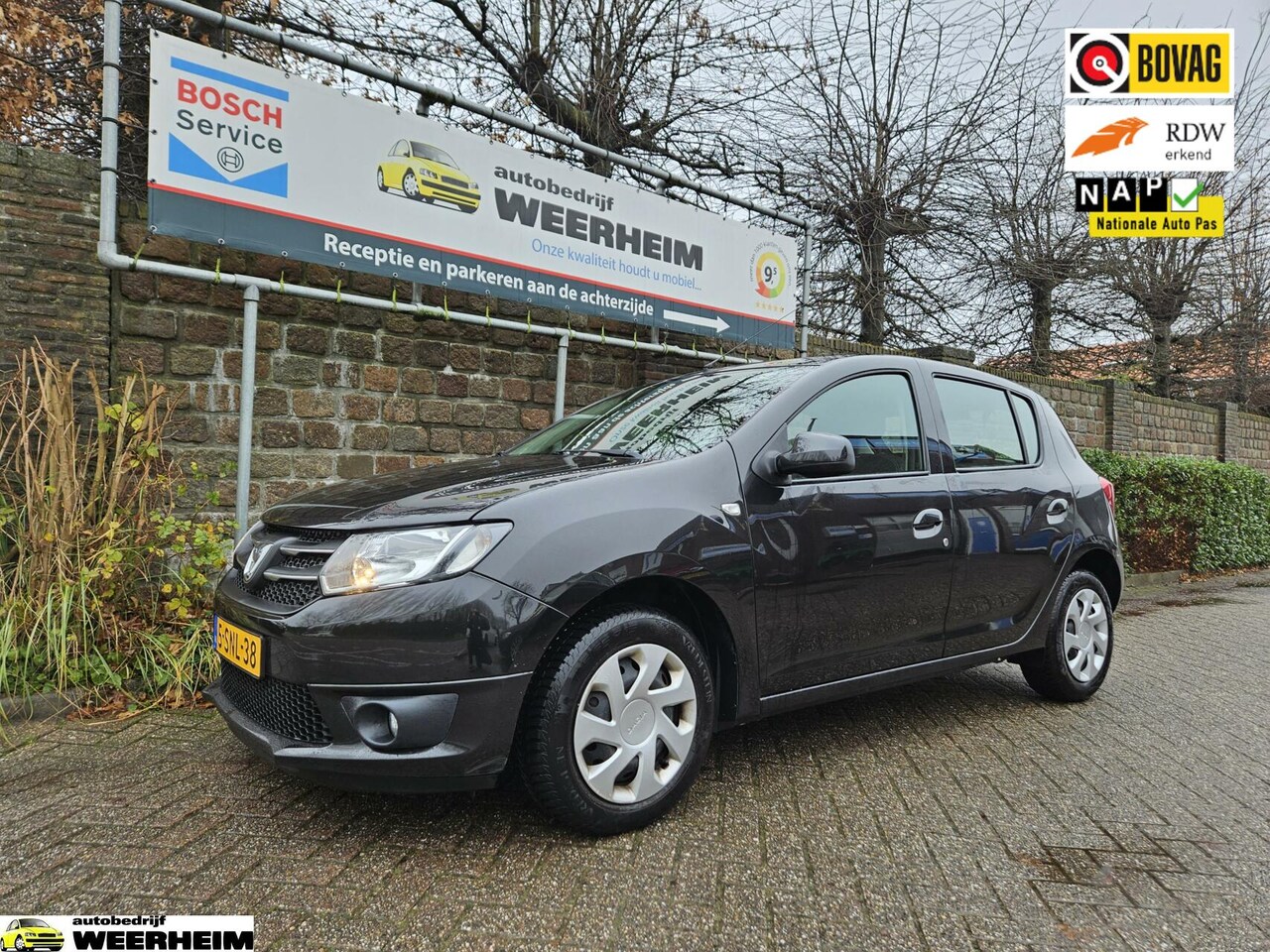 Dacia Sandero - 0.9 TCe Lauréate PACK MEDIA NAV, incl extr set winterbanden op velg - AutoWereld.nl