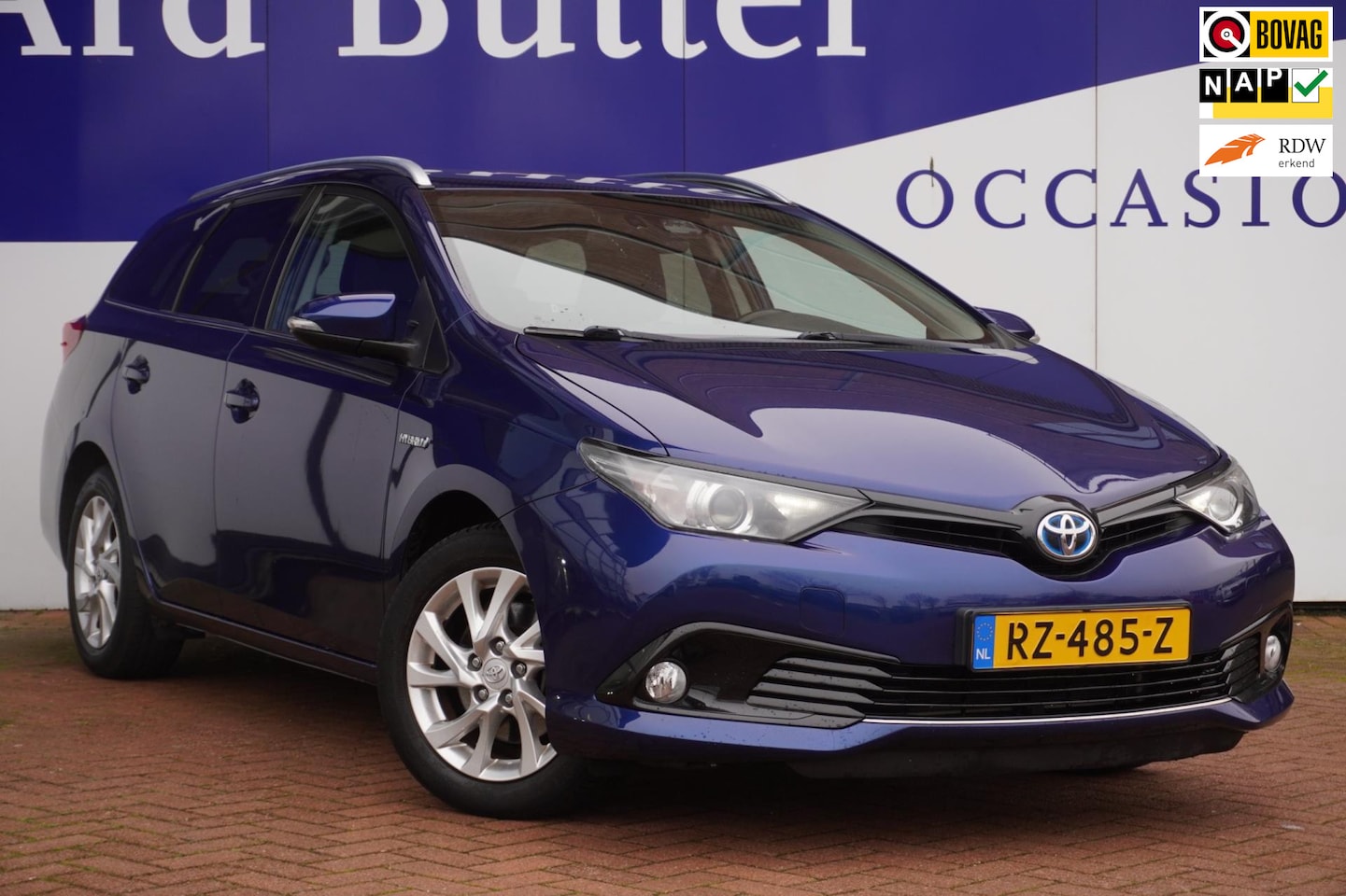 Toyota Auris Touring Sports - 1.8 Hybrid Dynamic+Navigatie+camera+Alcantara+16"lmv = SUPER PRIJS - AutoWereld.nl