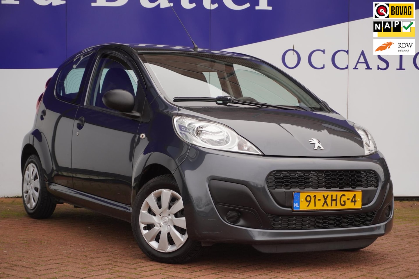 Peugeot 107 - 1.0 Access Accent+airco+stuur-bekrachting = ZEER LEUK !! APK 1-2026 - AutoWereld.nl