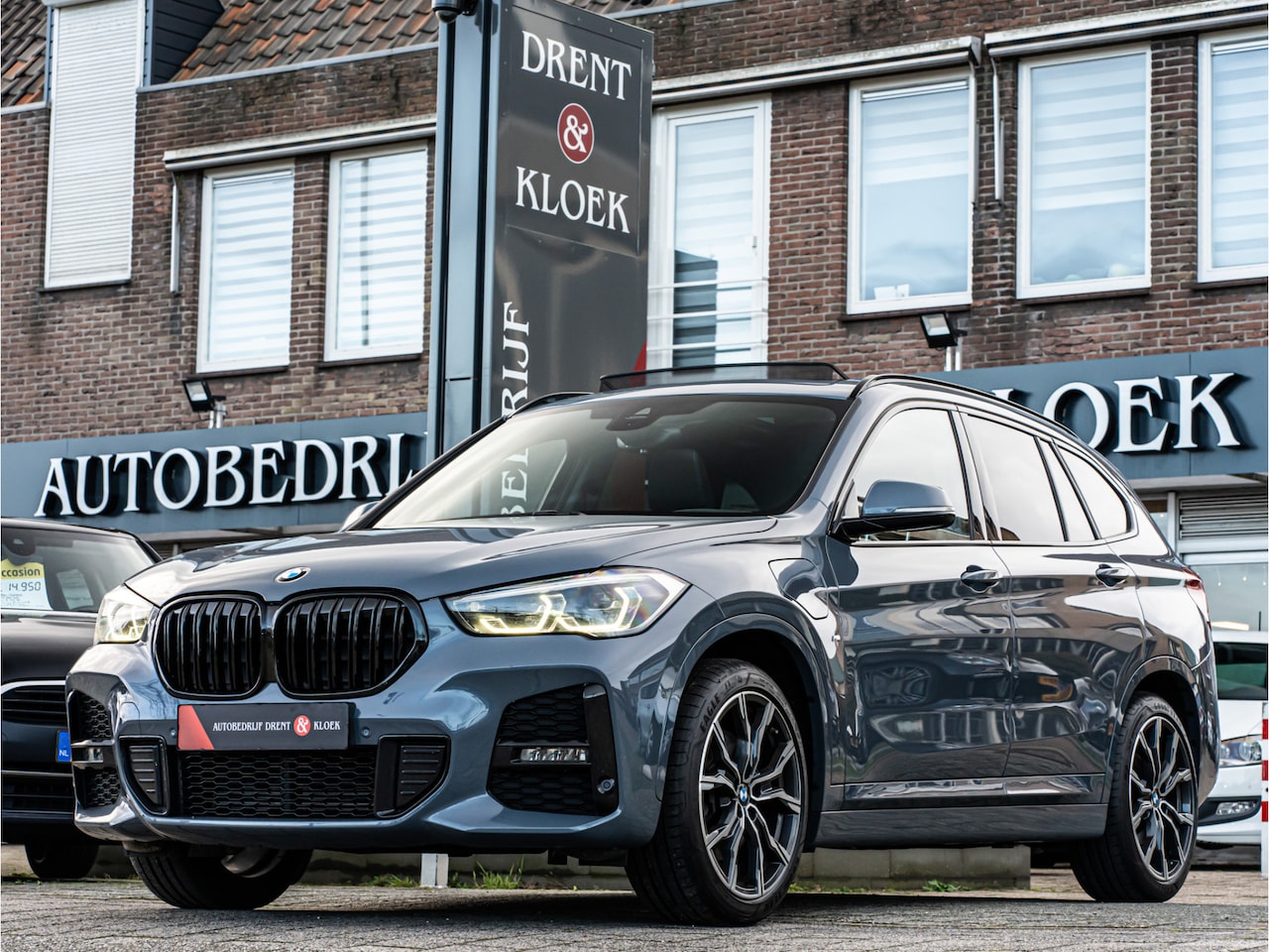 BMW X1 - xDrive25e High Exe M-Sport PANO HARMAN KARDON HUD CAMERA ELEK STOELEN BOMVOL!! - AutoWereld.nl