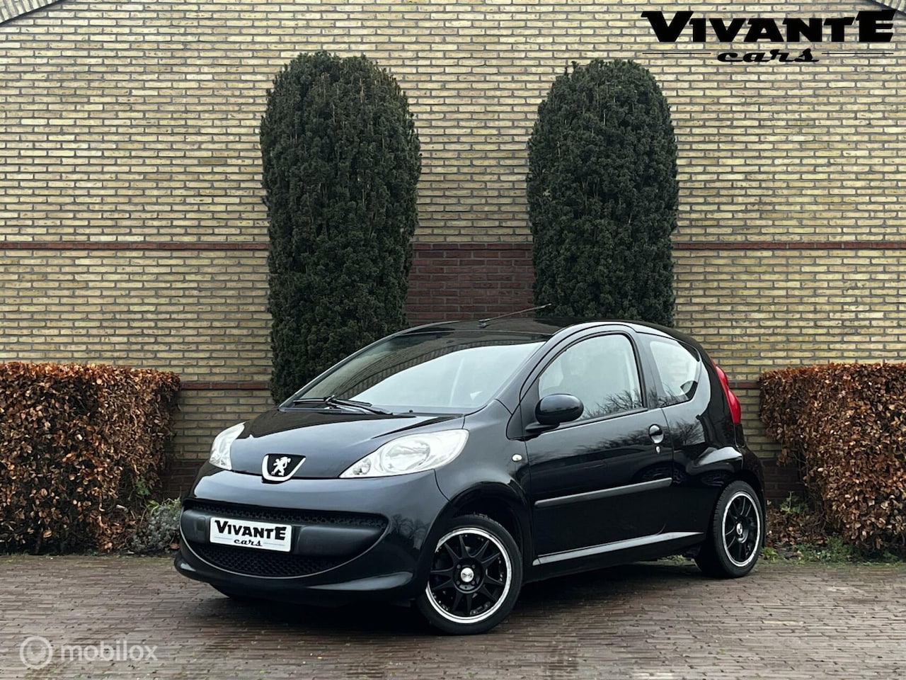 Peugeot 107 - 1.0-12V XR Zwart Automaat | APK 17-09-2025 - AutoWereld.nl