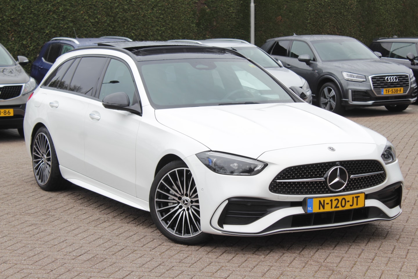 Mercedes-Benz C-klasse Estate - 200 Launch Edition AMG Line / Panoramadak / 360Camera / Head-up / Keyless / Burmester / La - AutoWereld.nl