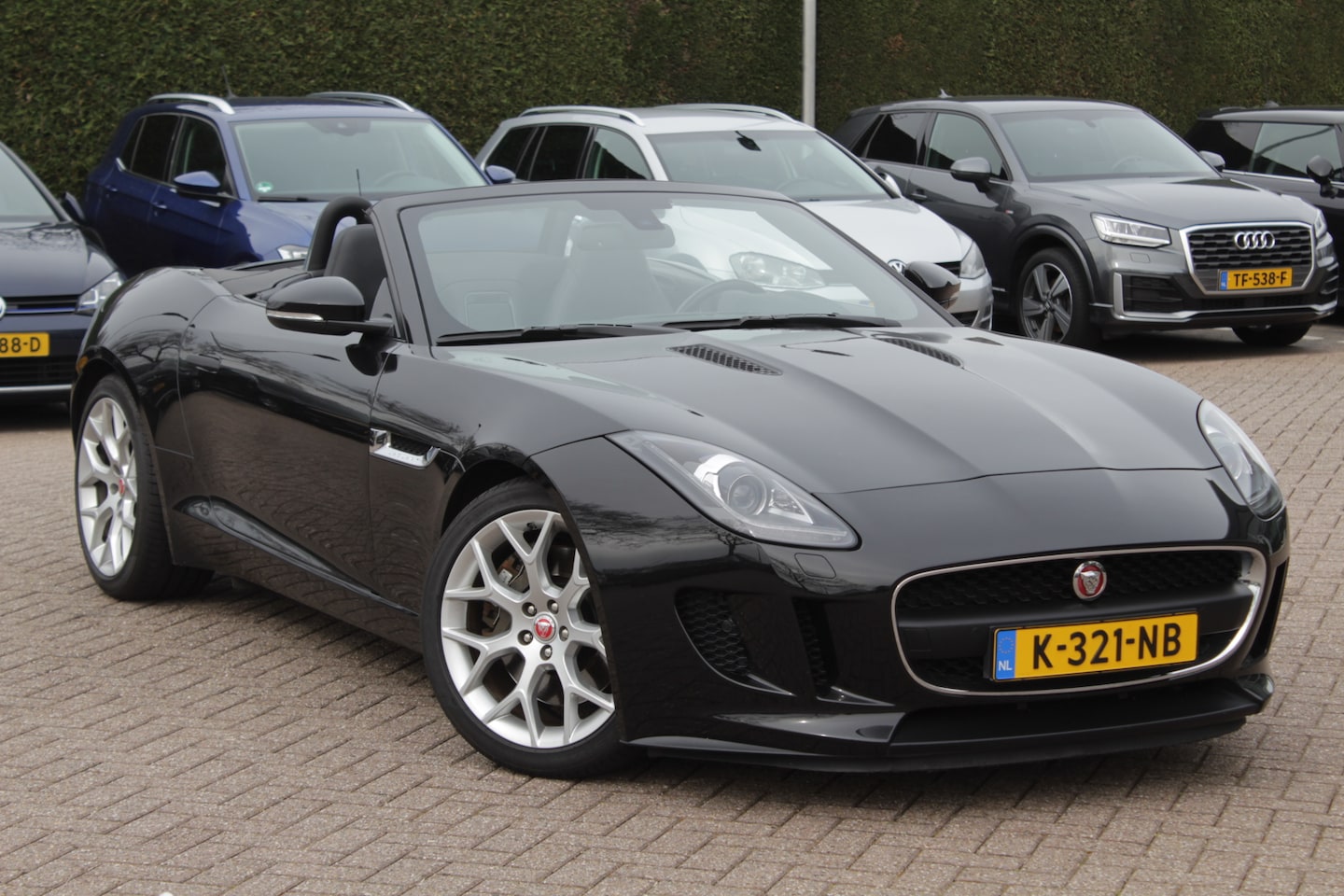 Jaguar F-type - 3.0 V6 Convertible / Camera / Leder / Keyless / Memory seats / 19'' / Sportuitlaat - AutoWereld.nl