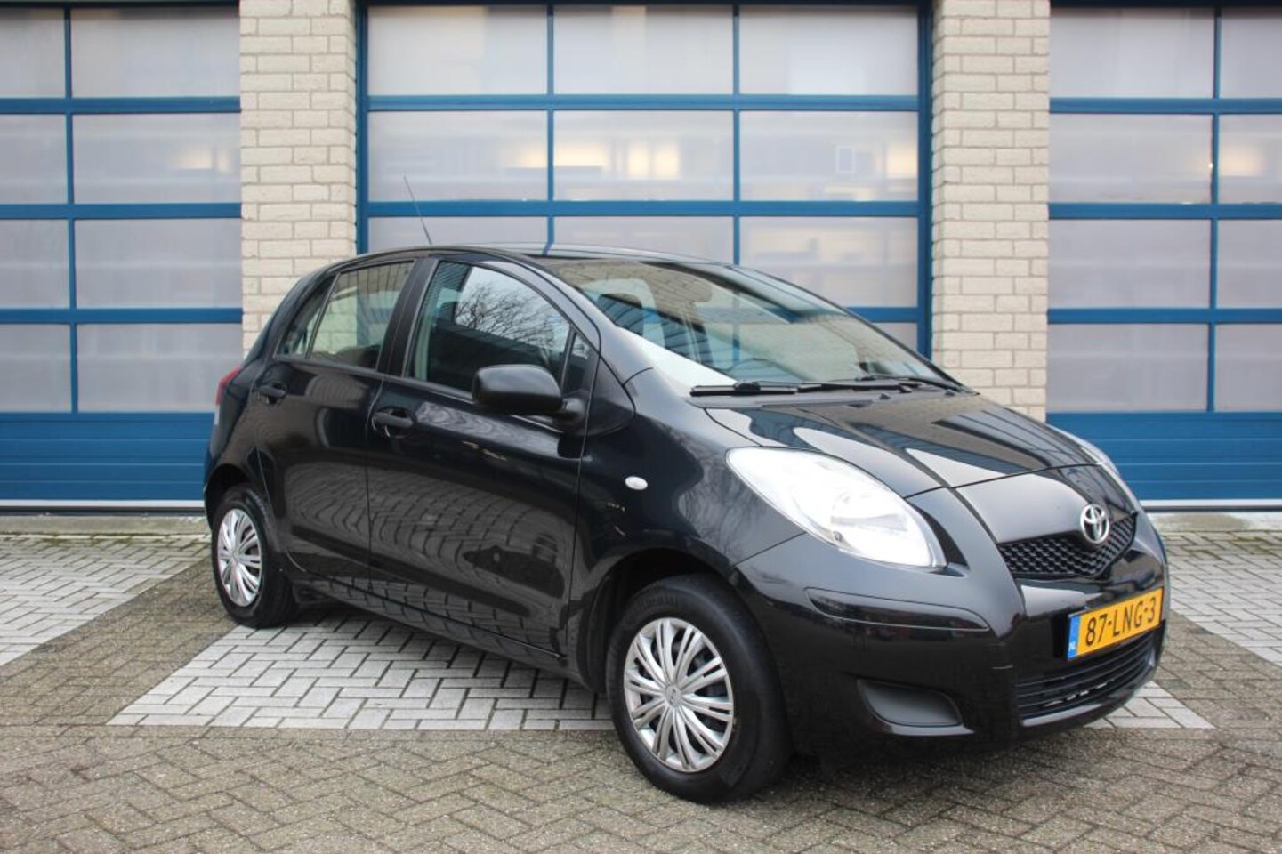 Toyota Yaris - 1.0 VVTi 5drs Airco - isofix - aux + bluetooth - NAP - trekhaak - AutoWereld.nl