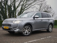 Mitsubishi Outlander - 2.0 PHEV instyle Pano * Leder * NAP * Xenon * Trekhaak * 2e eigenaar