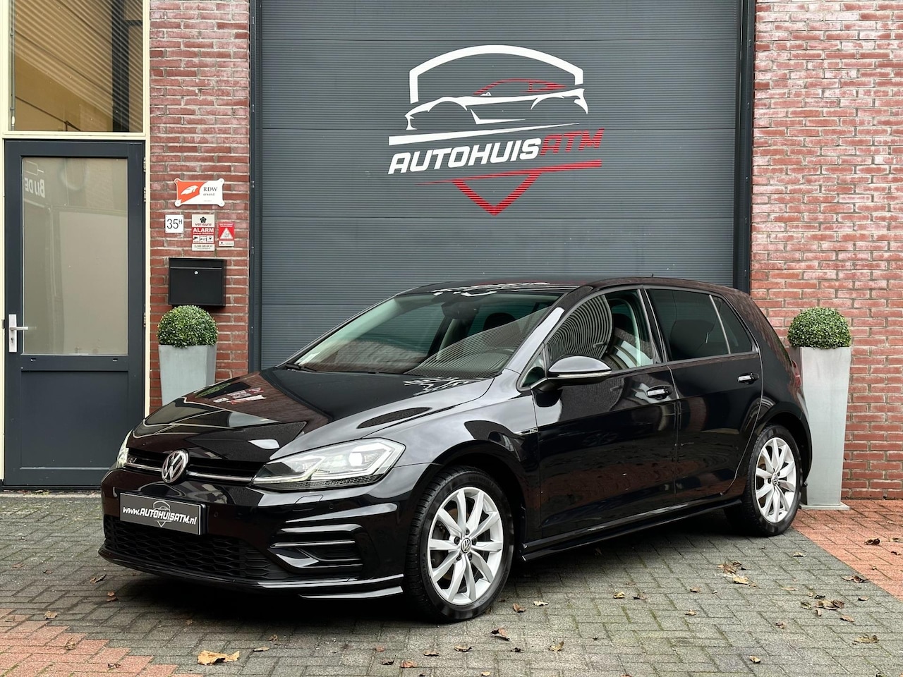 Volkswagen Golf - 1.5 TSI R-line 150pk Dsg Acc Led Stoelvw Navi Climatr - AutoWereld.nl