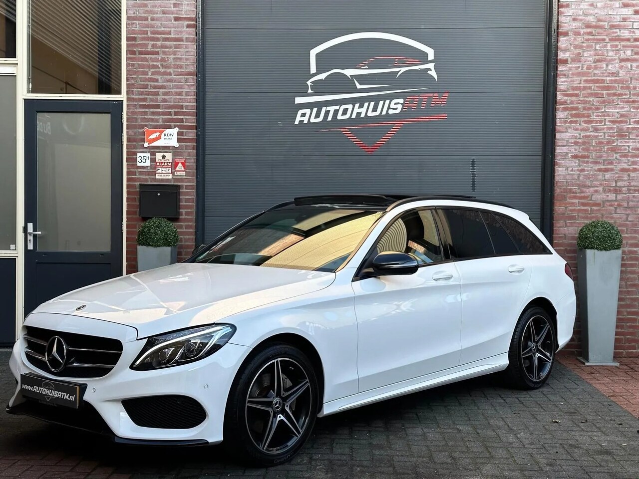 Mercedes-Benz C-klasse - 180 AMG 9G Pano Blind Stoelvw Camera Led Navi - AutoWereld.nl