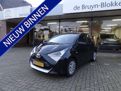 Toyota Aygo - 1.0 VVT-i x-play limited camera / touchscreen / leuke auto, rijklaarprijs met garantie