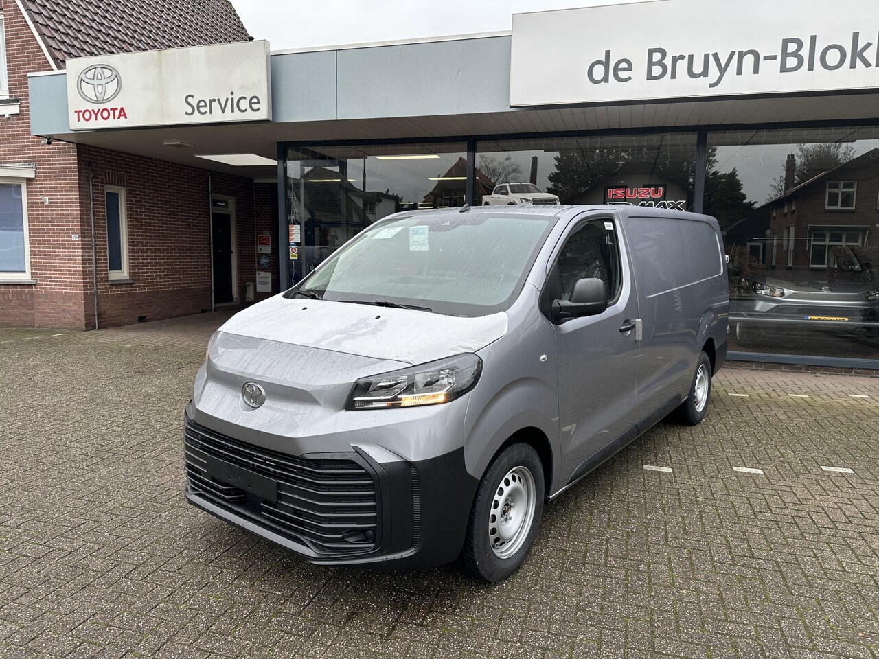 Toyota ProAce - 2.0 D-4D Challenger nieuw / bpm-vrij / 3-persoons / luxe / lange uitvoering - AutoWereld.nl