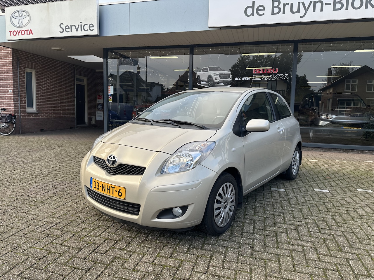 Toyota Yaris - 1.3 VVTi Aspiration 1.3 VVTi Aspiration Automaat 3-drs - AutoWereld.nl