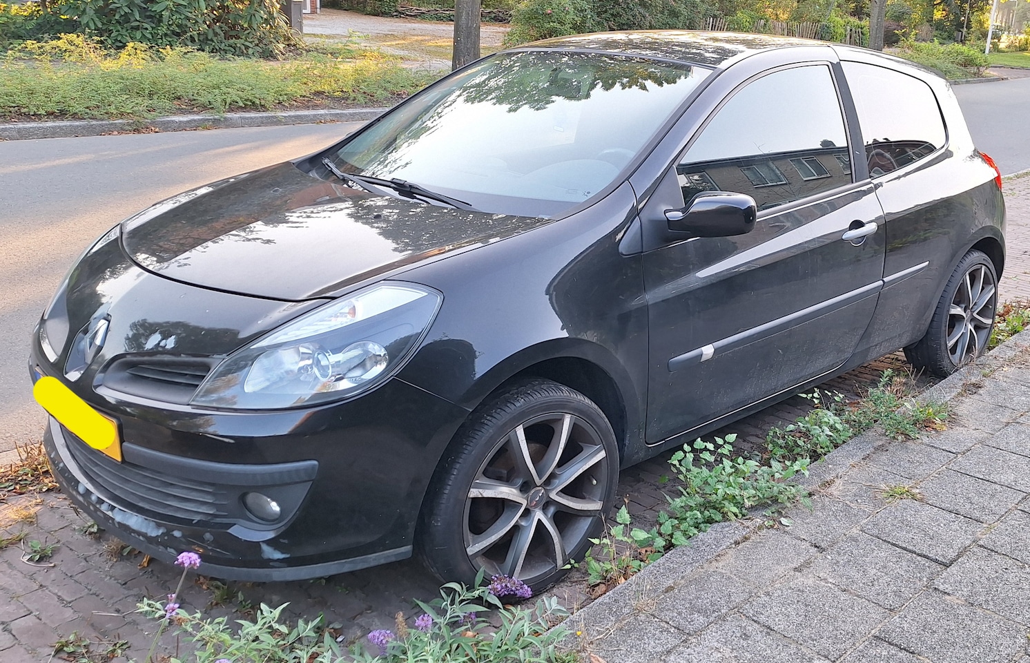 Renault Clio - 1.6-16V Initiale - AutoWereld.nl